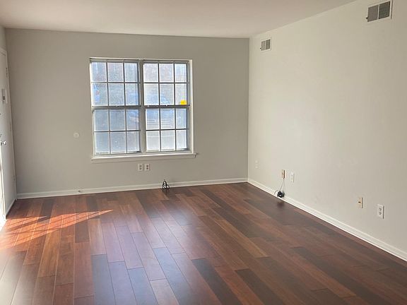 5th image of 2060 Montreat Dr APT A
