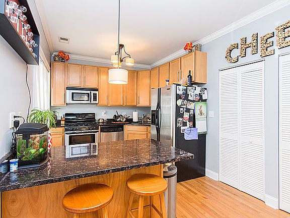 4th image of 916 W Agatite Ave APT 1