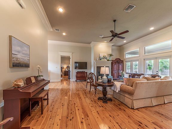 5th image of 202 Lantana Ct
