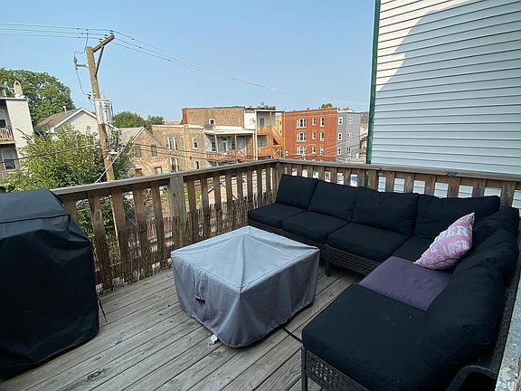 2nd image of 904 N California Ave #3R