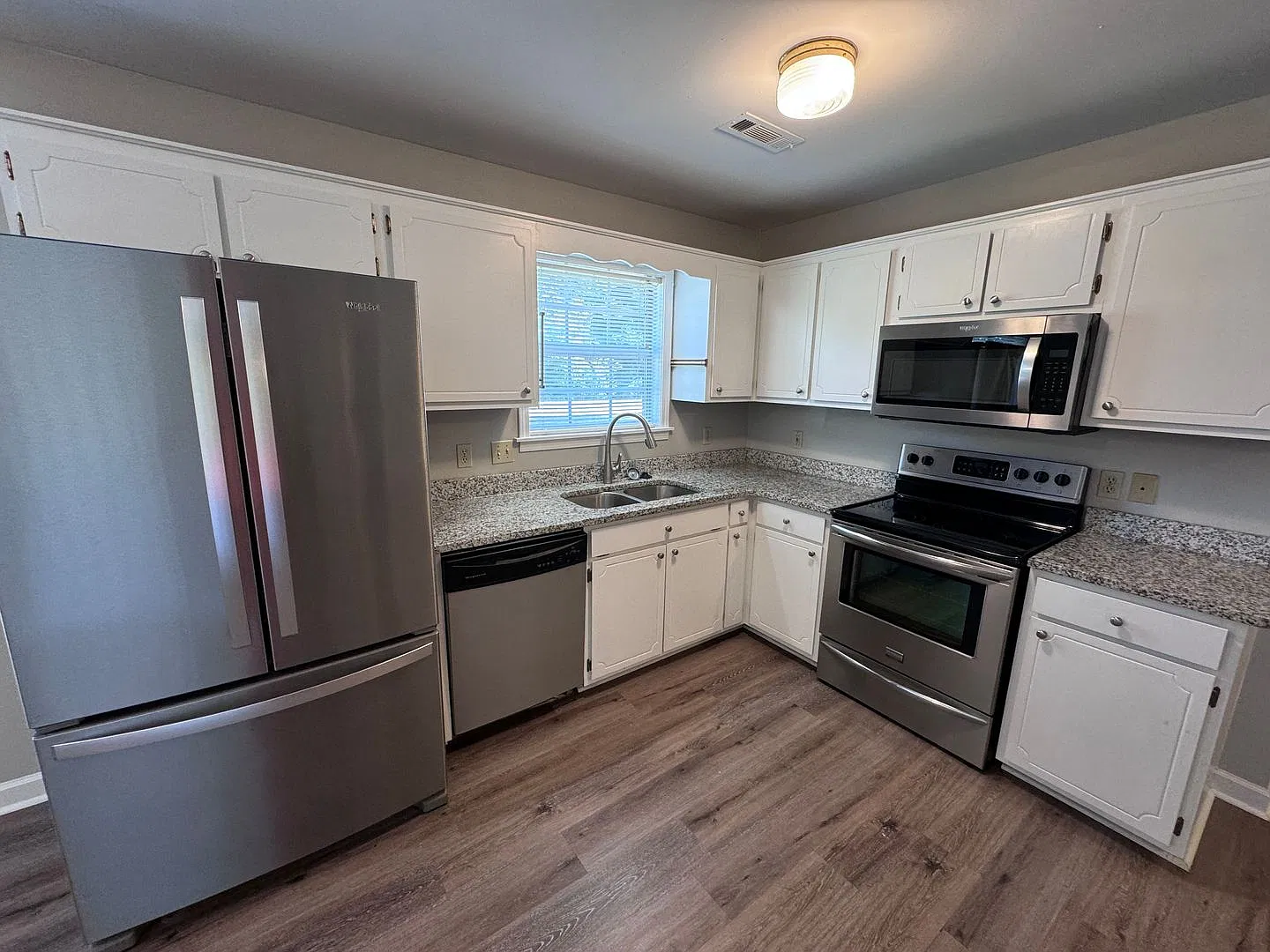 1000 Creekside Place — Photo 2