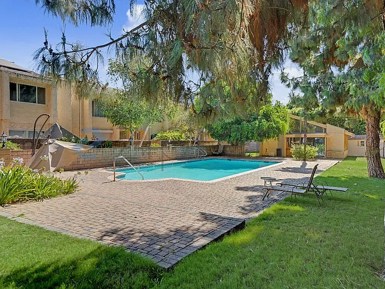 8633 Balboa Blvd #2 — Photo 20