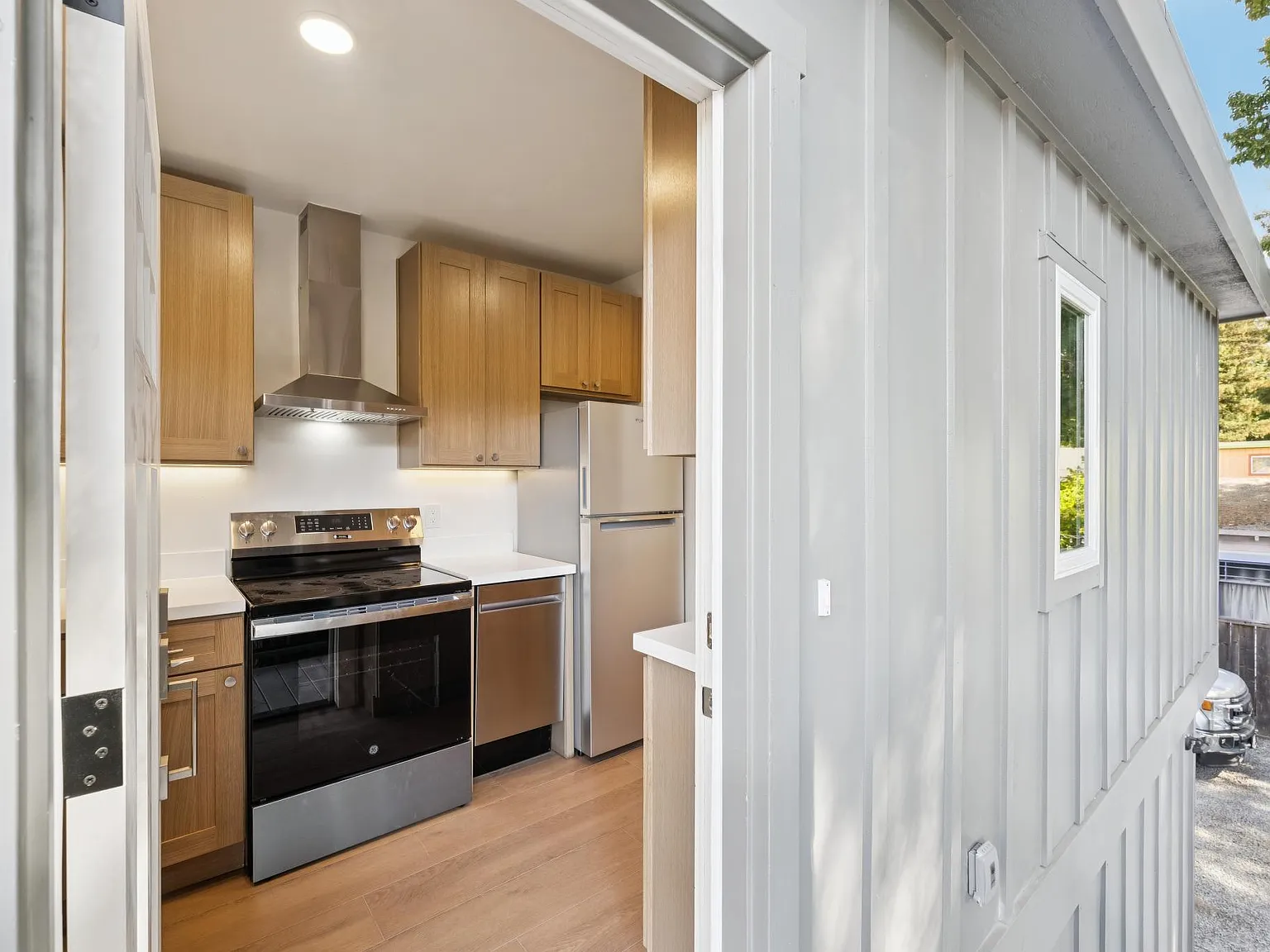 1 bed, 1.0 bath, 600 sqft, $3,450 — Photo 2