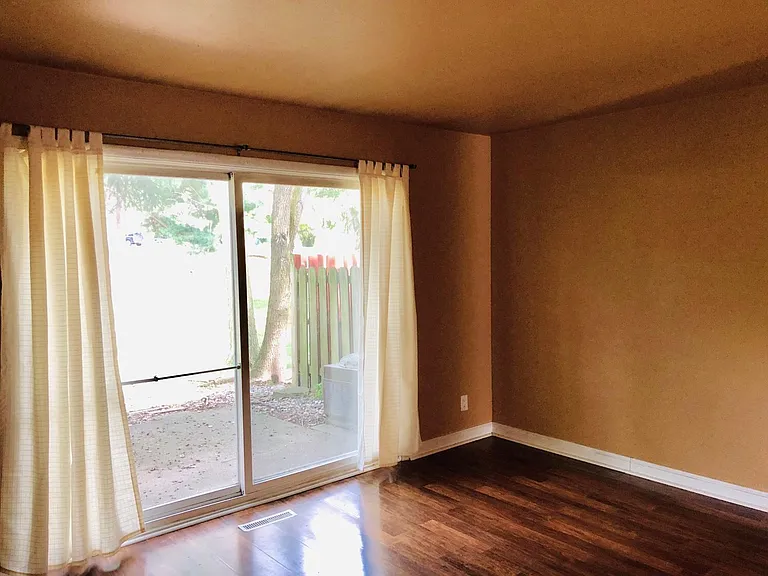3677 Kenbrooke Ct — Photo 12