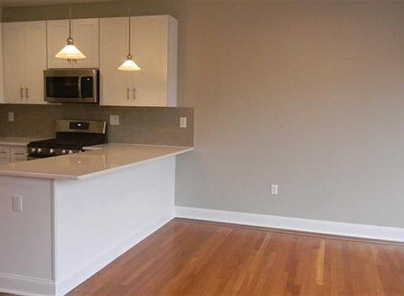 4th image of 384 Fairview Ave #4