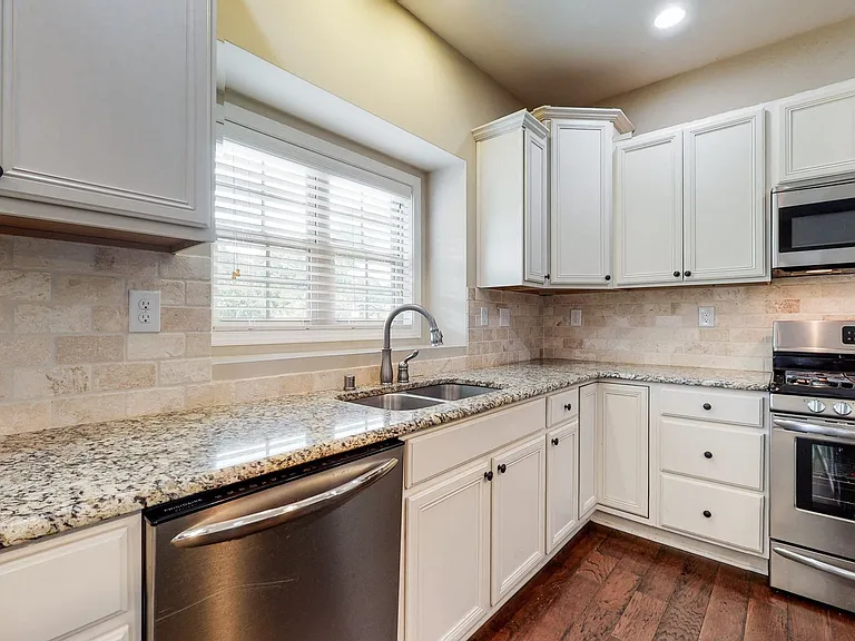 802 Urton Woods Way — Photo 15