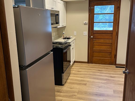 2nd image of 402 W Washington St APT B