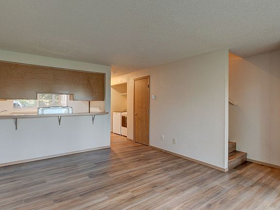 3rd image of 997 SW Harrier Cir APT 6