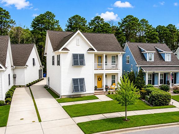 4th image of 1694 Sparkleberry Ln