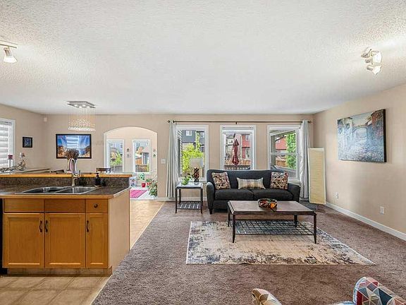 4th image of 140 E Panamount Cir NW