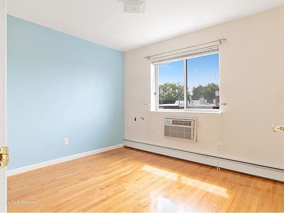 4th image of 41 Bay 38 St #3C