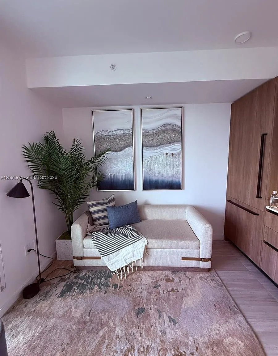 1 bed, 1.0 bath, 425 sqft, $3,550 — Photo 2