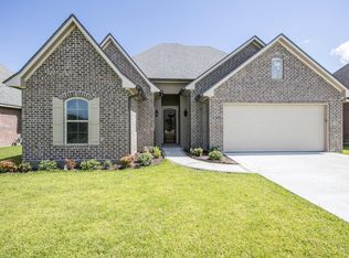 302 Oak Hill Ln, Youngsville, LA 70592