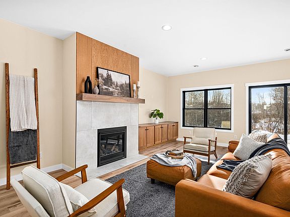 5th image of 1566 Carlton Ave W #-
