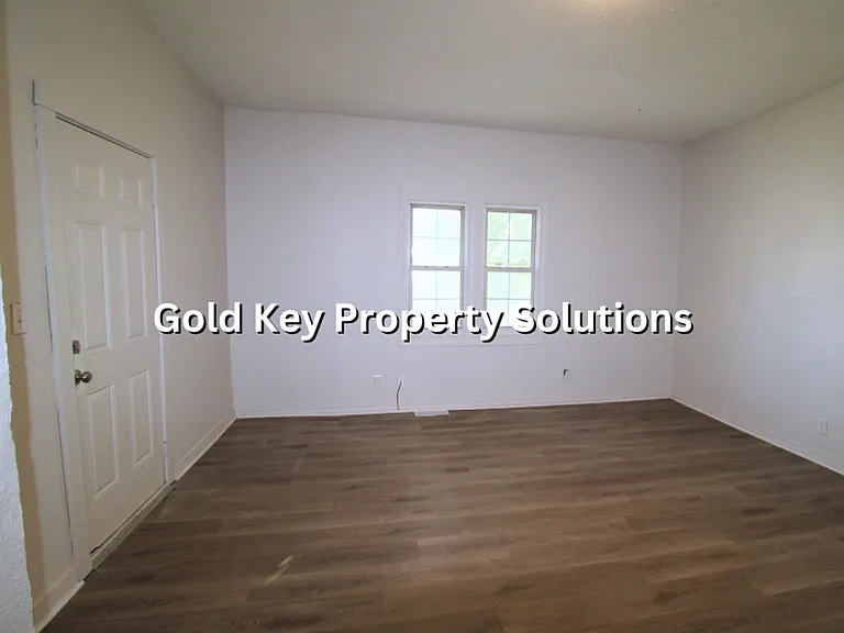2223 Chase St — Photo 7