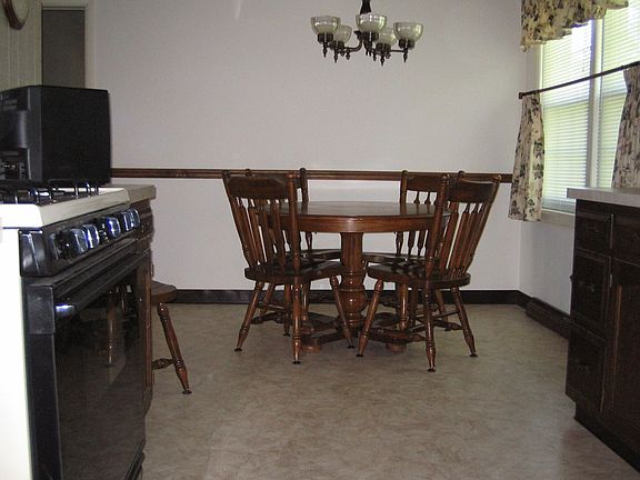5th image of 912 Campbell Ave