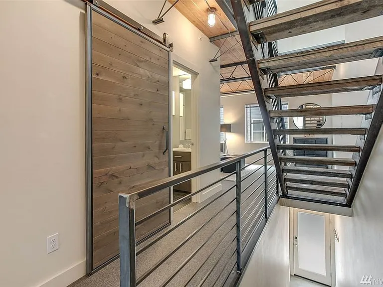 2405 Harbor Ave SW — Photo 5