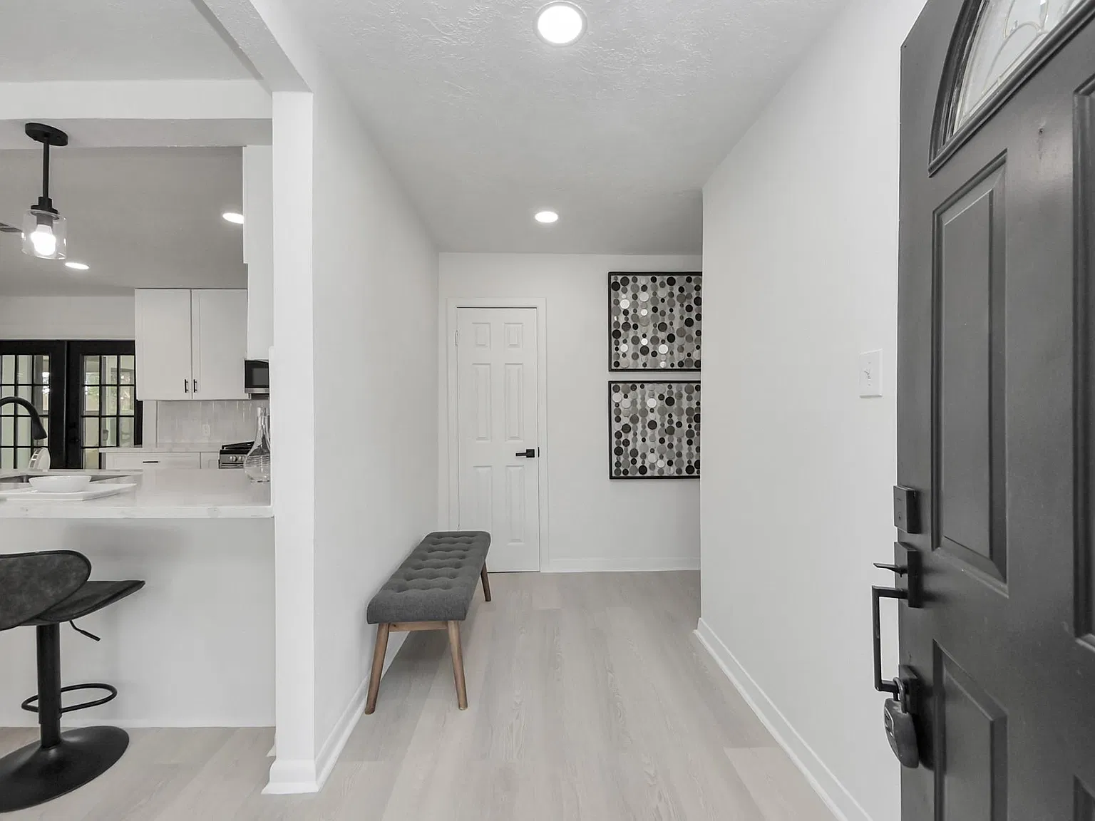 3 bed, 2.0 bath, 1650 sqft, $3,400 — Photo 2