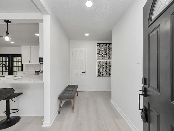2nd image of 9610 Westview Dr