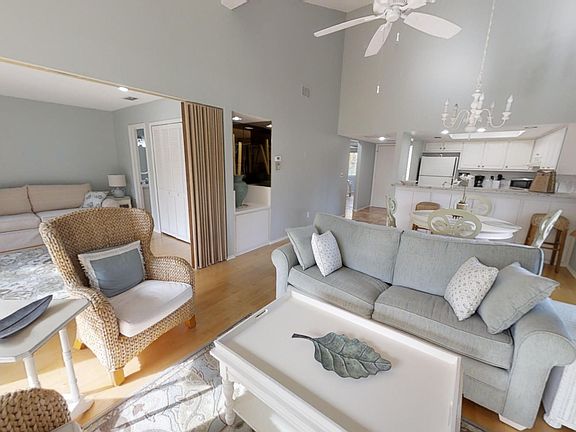 4th image of 251 Club House Blvd