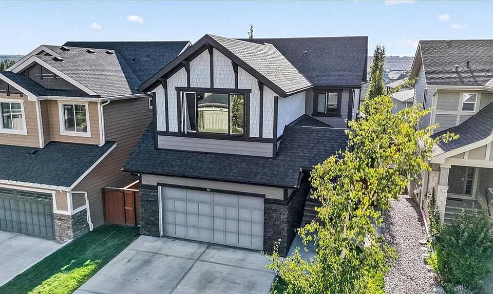1st image of 90 N Cranbrook Cres SE