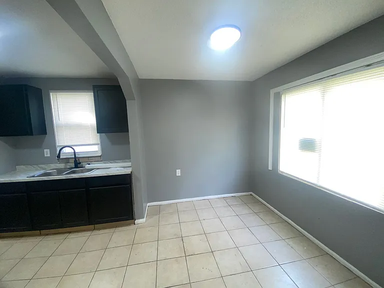 8850 Rosemont Ave — Photo 6