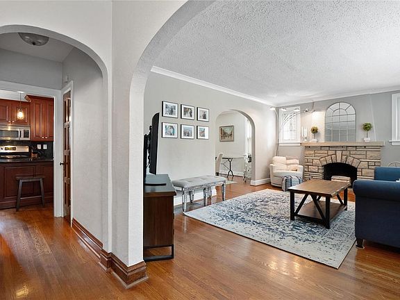3rd image of 7601 Stanford Ave