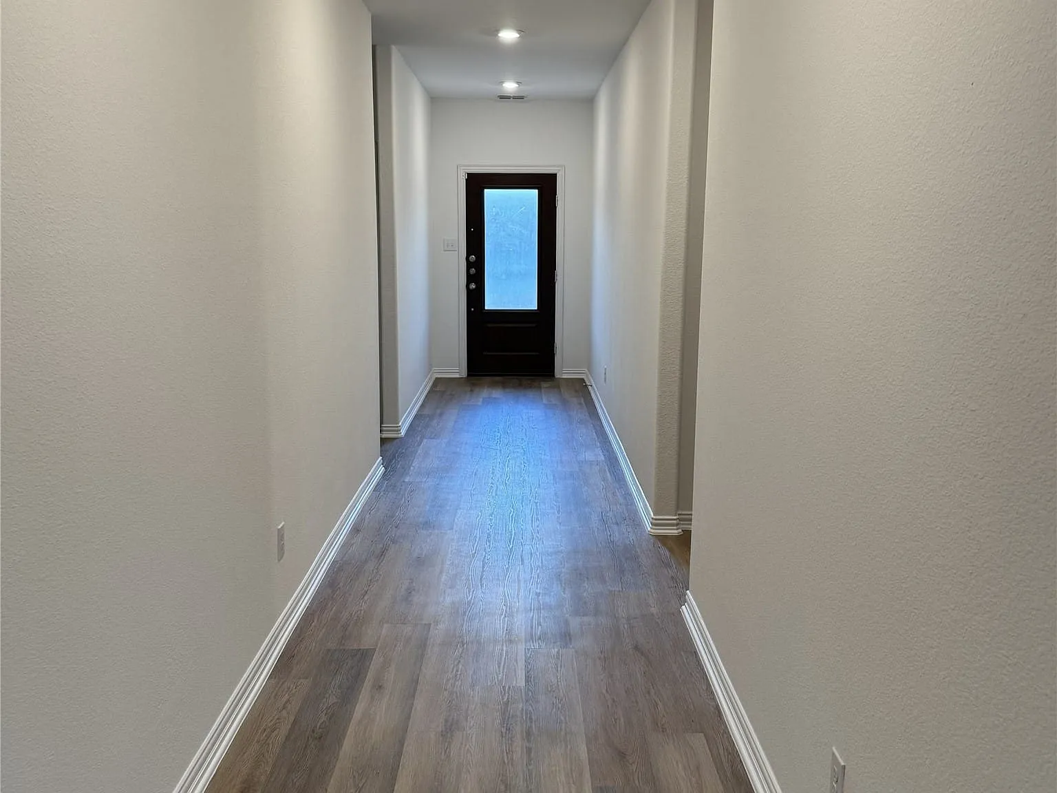 4 bed, 2.0 bath, 1832 sqft, $2,100 — Photo 2