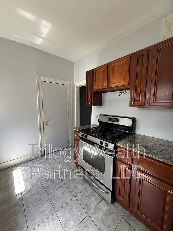 3 bed, 1.0 bath, $2,150 — Photo 1