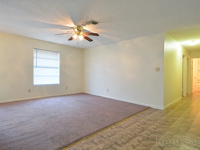 Jefferson Square Apartments — Photo 19