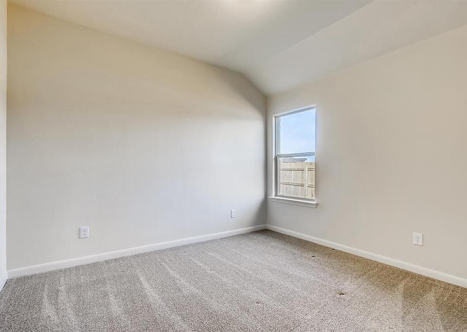 1st image of 103 Headwaters Dr