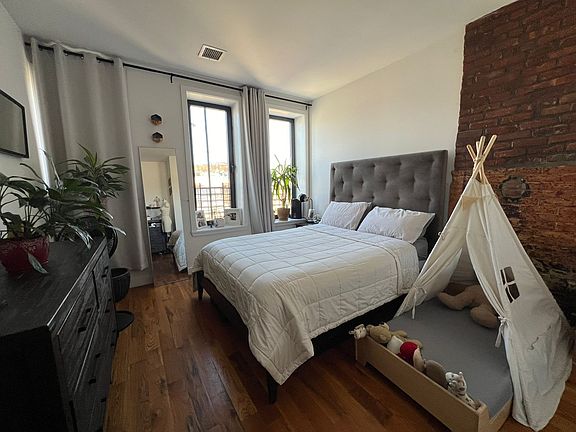 5th image of 1299 Putnam Ave #2R