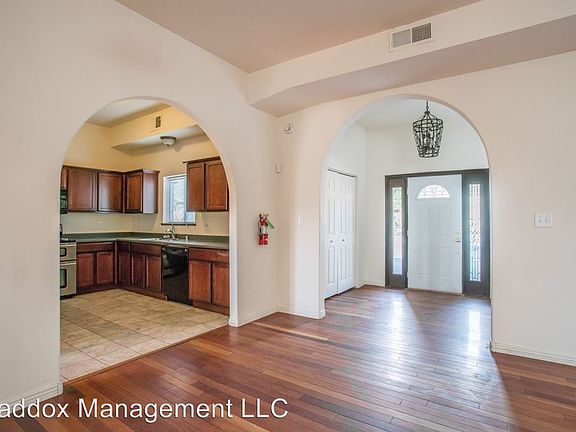 4th image of 2605 Mesa Dr SE