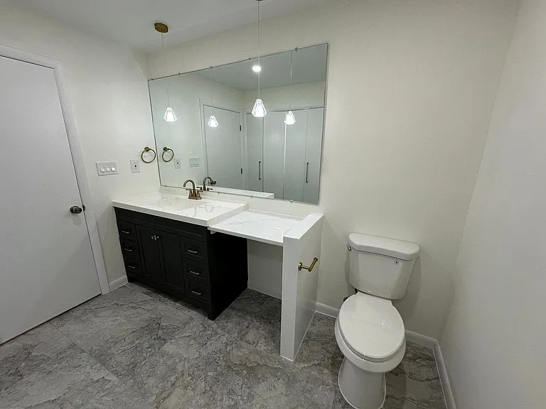 Melrose Apartments — Photo 44