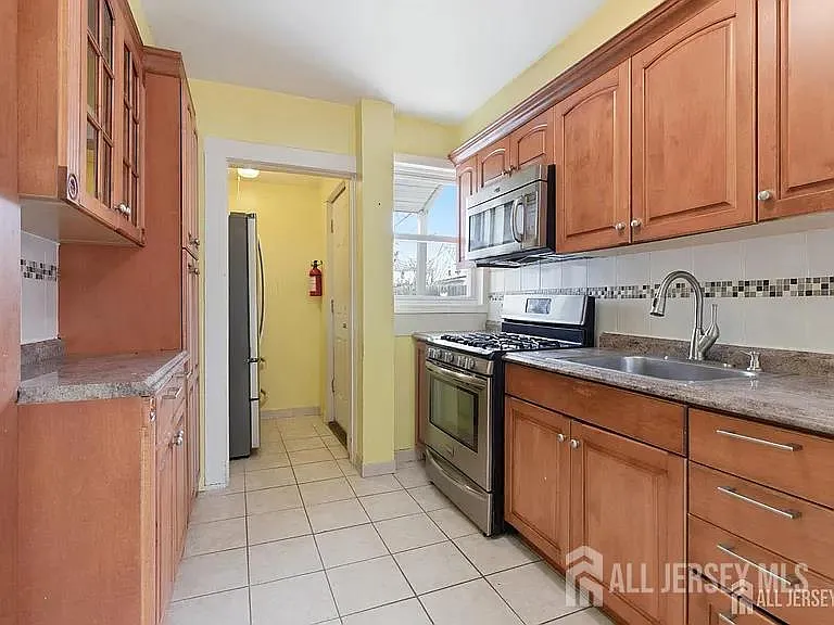 25 Langley Pl — Photo 5