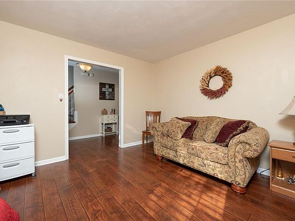 5th image of 627 Aguila Dr