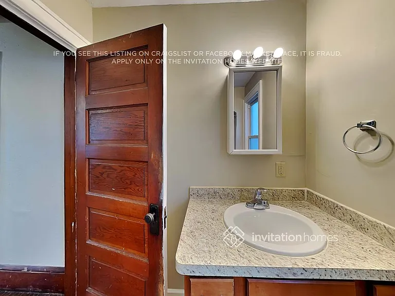 2200 Margaret St — Photo 18