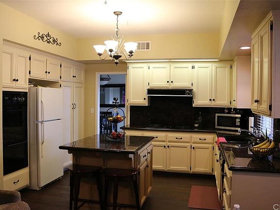 3rd image of 39875 Willowbend Dr