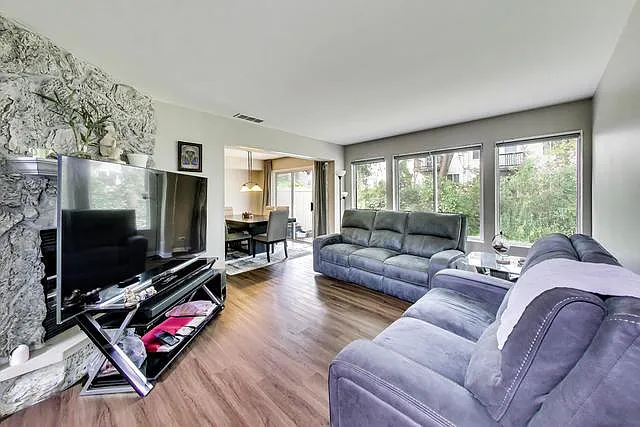 76 Cambridge Ave — Photo 6
