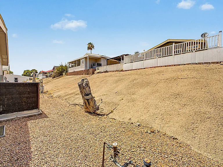 1702 E Michelle Dr — Photo 27
