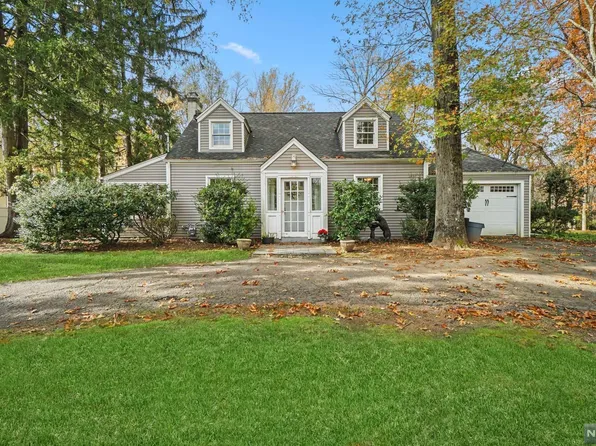 105 Pascack Rd, Hillsdale, NJ 07642