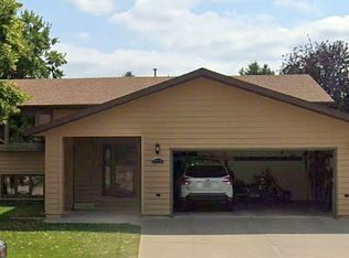 1715 Country West Rd, Bismarck, ND 58503