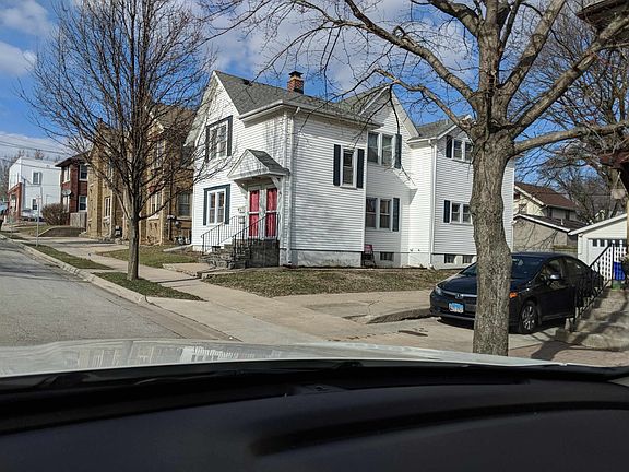 3rd image of 126 S Chicago Ave