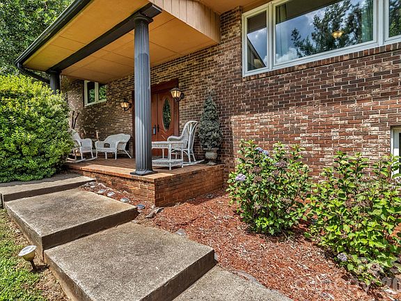 4th image of 31 Mark Twain Rd