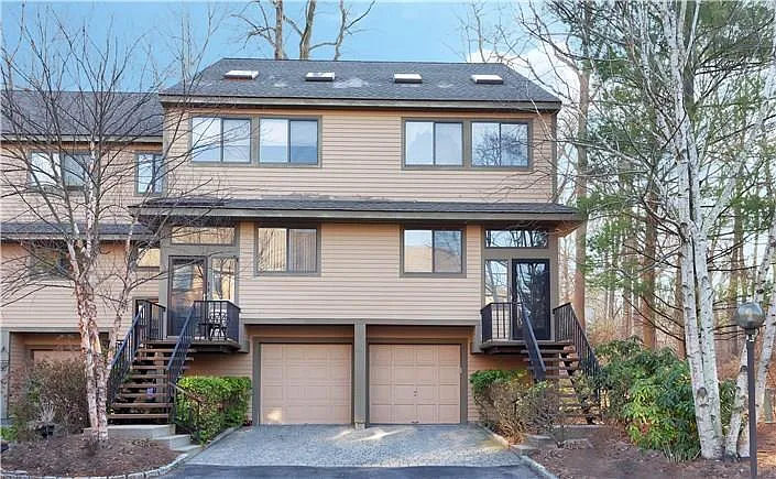 3 bed, 2.5 bath, 2211 sqft, $4,750 — Photo 1