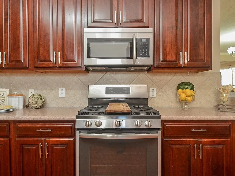 2410 Crossmill Ln — Photo 19
