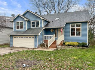 913 Woodland Rd, Wauconda, IL 60084