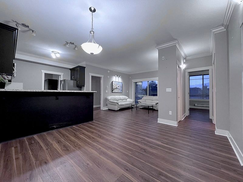Surrey Apartment for rent - 2 Bedrooms — photo 16