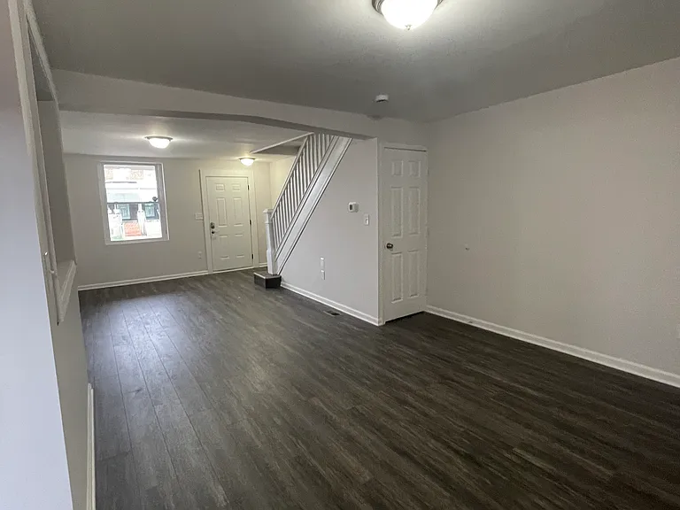 1514 N Luzerne Ave — Photo 5