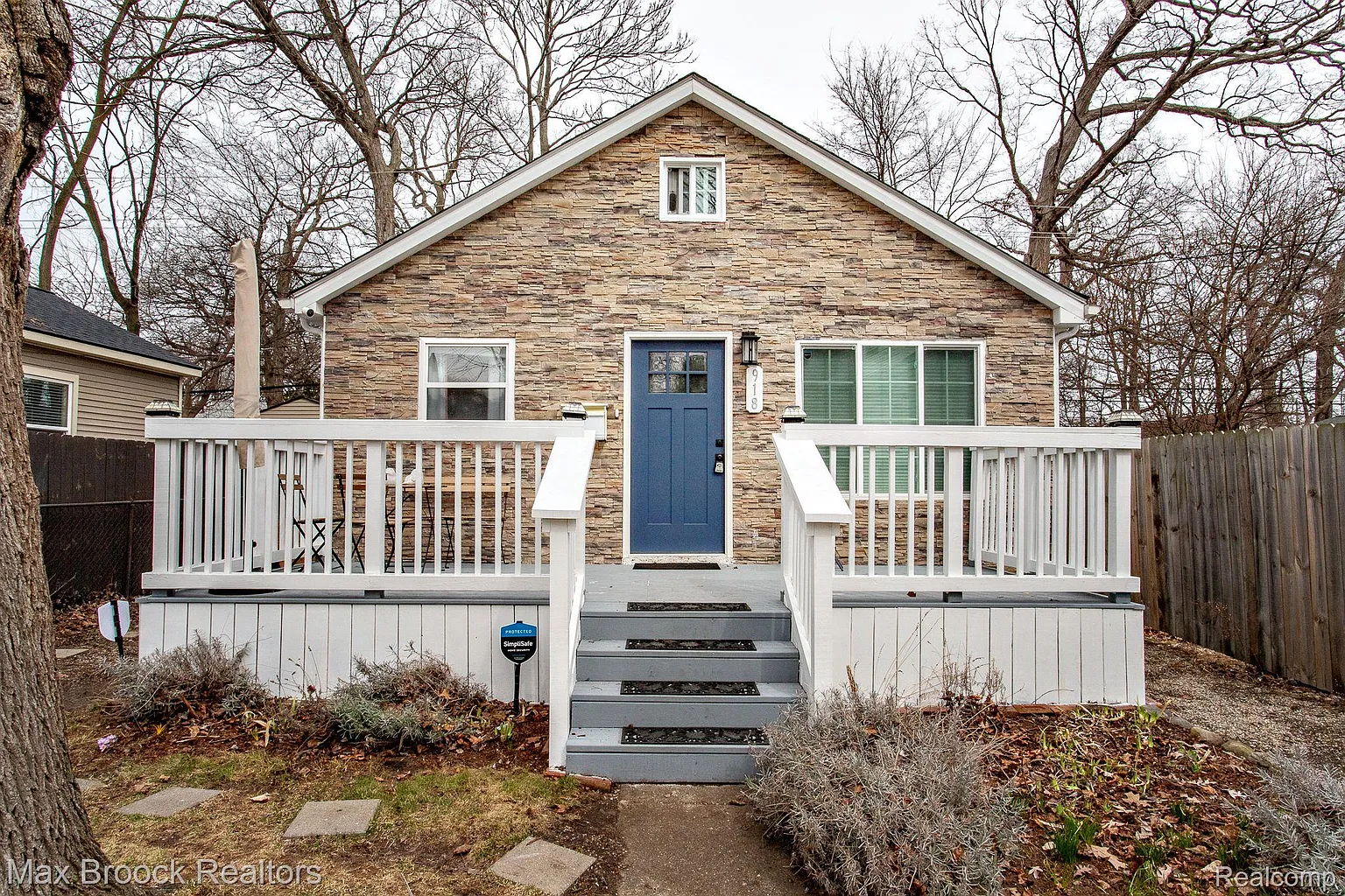 918 Alberta St photo 1